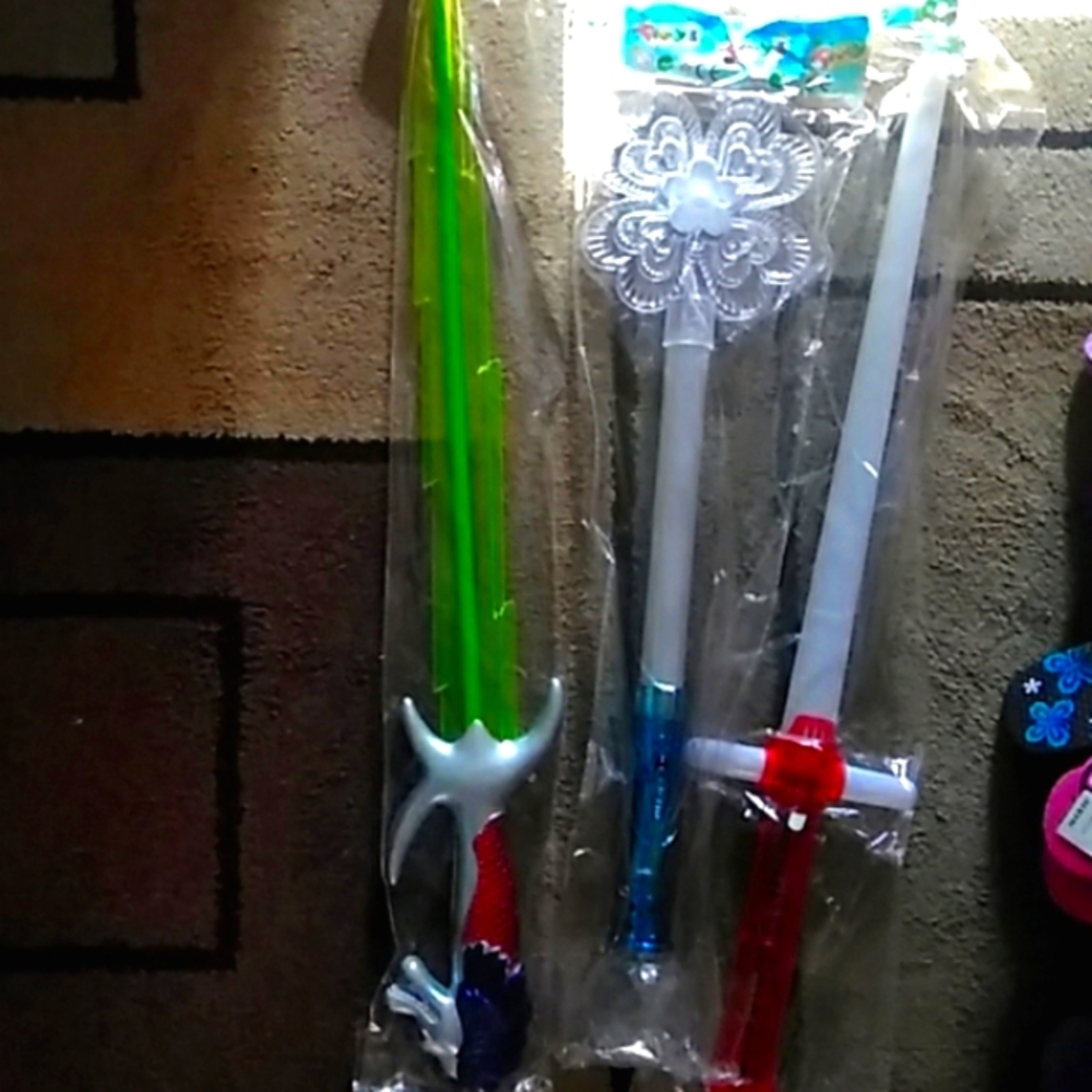 Multiple  14 in Box - Toy mixure swords and wands